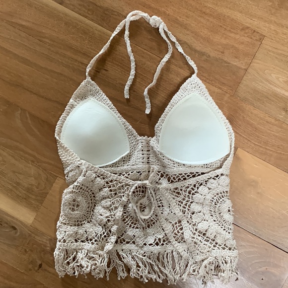Beautiful pre-owned padded macramé halter tie back top by SHEIN. One size - Picture 2 of 4